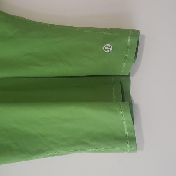 Pretty Green Lululemon T-shirt - Picture 3 of 7